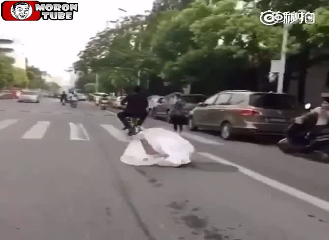 Video :A new groom gets rid of his sweetheart quickly and properly